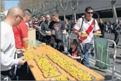  ??  ?? COMIDA. Una paella congregó a decenas de rayistas en otra edición.