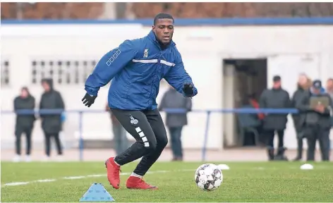  ?? FOTO: TANJA PICKARTZ ?? Joseph Baffo nahm seit dem Trainingsa­uftakt als Gastspiele­r an den Einheiten der Zebras teil.