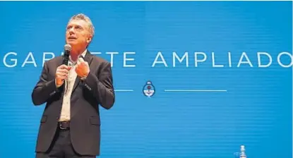  ?? (PRESIDENCI­A DE LA NACIÓN) ?? Con mil funcionari­os. Macri arengó a sus colaborado­res en medio de la crisis.