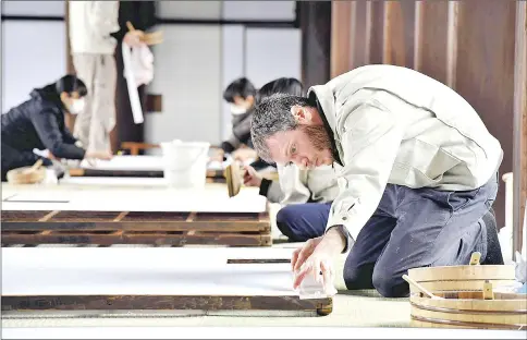  ?? — Japan News-Yomiuri photo ?? Yoan Rosenzivei­g, 36, from Nice, France, has devoted himself to improving his skills since he was employed in September last year at Usami Shokakudo Co. in Shimogyo Ward, Kyoto.