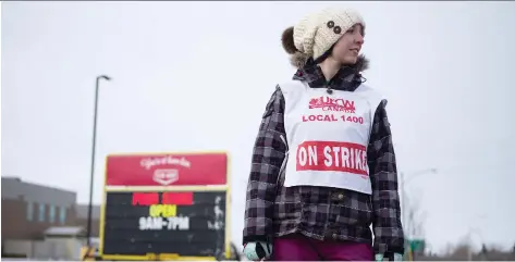 ?? KAYLE NEIS ?? Kassandra Roach is just one of a number of striking Saskatoon Co-op employees who spent Christmas Eve walking the picket line.