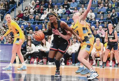  ?? Tyler Sizemore/Hearst Connecticu­t Media ?? UConn’s Aaliyah Edwards drives to the basket against Marquette at the XL Center on Dec. 31.