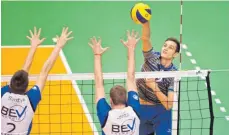  ?? GÜNTER KRAM ?? Volley Youngstar Leon Meier will in Schwaig zeigen, was er im Training gelernt hat.