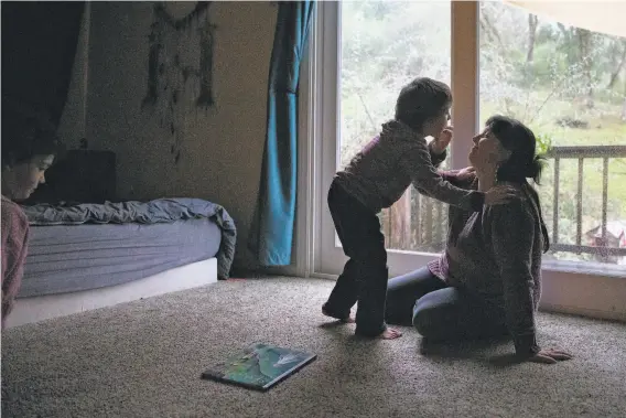  ?? Jessica Christian / The Chronicle ?? Sophia Williams plays with her children at their home near Windsor. She said Dominic Foppoli sexually assaulted her in 2006. In the incident, she said, she locked herself in a bathroom for hours to protect herself from Foppoli, then fled after she was able to reach a friend to pick her up.