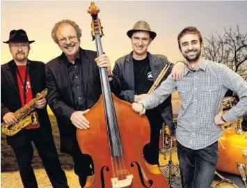  ?? Foto: Bernhard Weizenegge­r ?? Die Musik-Formation Jazz up war im Landkreis viele Jahre Kult. In einer Mischung aus Jung und Alt hat sich die Band nun wieder neu gefunden – mit (von links) Richard Guserle, Martin Wieland, Andreas Wieland und Dominik Wiedenmann. Ein erstes Konzert...