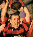 ??  ?? O’Sullivan: Lifting the Cup after Ballygunne­r’s previous Munster club success in 2001