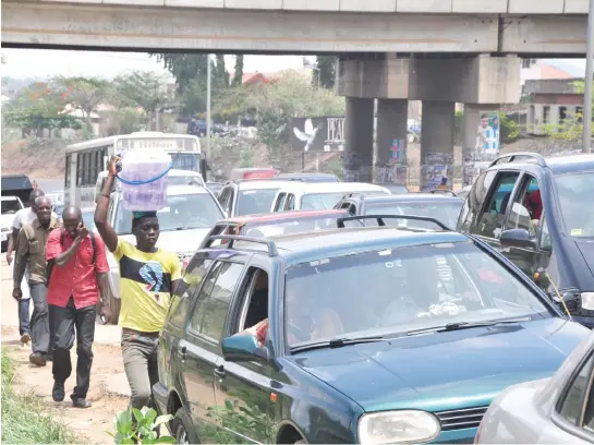  ?? PHOTO Abubakar Yakubu ?? Commuters from Nyanya and Karu axis trekking during a traffic jam caused by a military checkpoint along Nyanya- AYA expressway at Kugbo, Abuja yesterday.