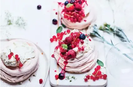 Pavlova Aux Fruits Rouges Et Sirop De Verveine Pressreader
