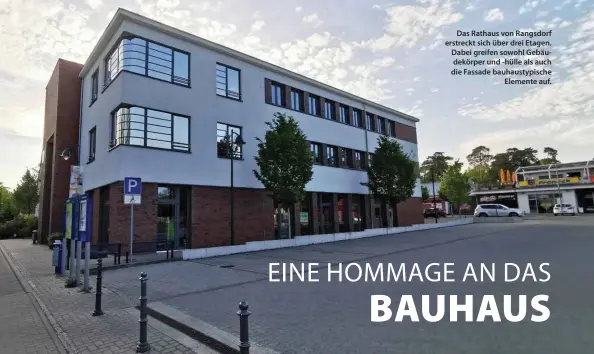  ??  ?? Das Rathaus von Rangsdorf erstreckt sich über drei Etagen. Dabei greifen sowohl Gebäudekör­per und -hülle als auch die Fassade bauhaustyp­ische Elemente auf.