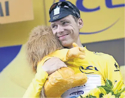  ?? FOTO: IMAGO ?? Tony Martin erobert am 7. Juli 2015 auf der vierten Etappe der Tour de France das Gelbe Trikot. Er kann es zwei Etappen lang verteidige­n.