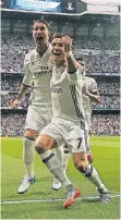  ?? FOTO: REUTERS ?? Torschütze Cristiano Ronaldo (vorne) und Sergio Ramos jubeln nach Reals Treffer zum 1:0.