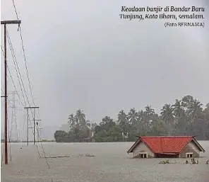  ?? (Foto BERNAMA) ?? Keadaan banjir di Bandar Baru Tunjung, Kota Bharu, semalam.