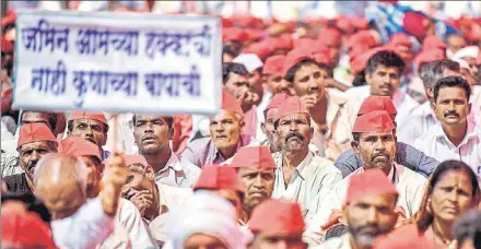  ?? KUNAL PATIL/HT PHOTO ?? ■ Over 35,000 farmers from across Maharashtr­a had embarked on a ‘Long March’ from Nashik on March 6 to press for their demands.
