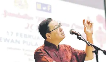  ??  ?? Lim speaks at a Chinese New Year celebratio­n organised by the Pulau Pinang Royal Customs Department. The announceme­nt of a favourable set of dividends for convention­al and shariah savings for 2018 by the EPF proves that the country’s economic position is healthy, says Lim. — Bernama photo