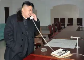  ?? FOTO: AFP-LEHTIKUVA ?? Nordkoreas diktator Kim Jong-Un eller hans representa­nter talar i telefon igen.