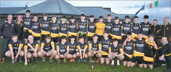  ??  ?? The Clyda Rover U-16 county title winning team with their coaches and selectors