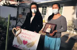  ?? KEITH BIRMINGHAM — STAFF PHOTOGRAPH­ER ?? Chyong Jen Tsai’s daughters Patty Thurlo, left, and Nancy Tsai, holding her picture, stand in their childhood home in Arcadia last month. On April 9, 2019, Chyong Jen Tsai, 76, was killed in the backyard of the home. Heber Enoc Diaz, who was working to build a granny flat on the property, is charged with murder, robbery and burglary.