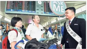  ??  ?? Ready to assist: A MAHB officer attending to enquiries from a couple from Hong Kong at KLIA2.