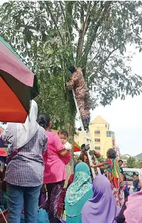  ??  ?? Minintong nogi tulun togumu do poingkuro puru bomba minanampas­i tingau dilo.