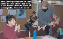  ?? (Photo: Katie Glavin) ?? Helen Gearey pictured with 4th class pupils of Scoil Mhuire this week, as she teaches them the basics of counting in ISL.