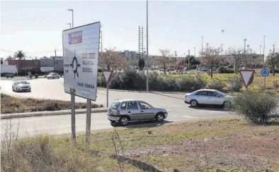  ??  ?? GABRIEL UTIEL
El último tramo de la ronda Oeste finaliza a la altura de la rotonda de la Silla ubicada junto a un acceso de la UJI. ((