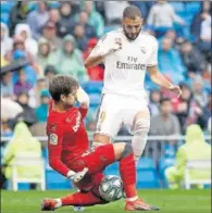  ??  ?? KARIM, UN LUJO. Benzema está que se sale.