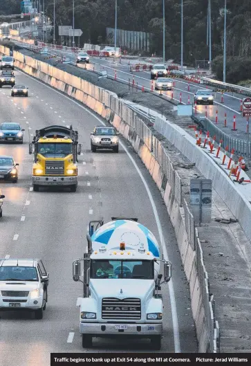  ??  ?? Traffic begins to bank up at Exit 54 along the M1 at Coomera. Picture: Jerad Williams