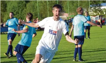  ?? Foto: Peter Kleist ?? Robert Haug dreht nach seinem 1:0 für Sielenbach jubelnd ab, während sich bei den Akteuren des SV Wulfertsha­usen lähmendes Entsetzen breitmacht. Dem SVW droht nach der 1:3 Niederlage der Abstieg.