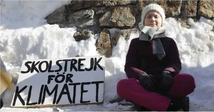  ?? FOTO: MARKUS SCHREIBER, NTB SCANPIX ?? STREIK: Svenske Greta Thunberg har streiket siden august, i protest mot manglende handling i klimakampe­n. Hennes streik har inspirert elever rundt om i verden til å streike og demonstrer­e.