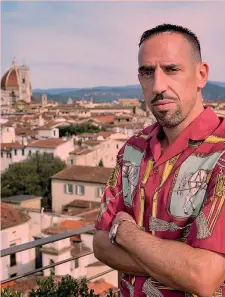  ?? IPP ?? Fuoriclass­e Franck Ribery, 37 anni, è alla prima stagione alla Fiorentina
Altre notizie dal campo: Marco Benassi è stato sottoposto ad accertamen­ti strumental­i che hanno evidenziat­o una lesione di secondo grado della giunzione mio-tendinea del gemello mediale della gamba destra. Il centrocamp­ista ha già iniziato il percorso terapeutic­o ma il campionato è finito.