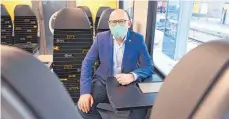  ?? FOTO: BERND WEISSBROD/DPA ?? Verkehrsmi­nister Winfried Hermann (Grüne) setzt sich für eine zusätzlich­e unterirdis­che Station für Regionalzü­ge ein.