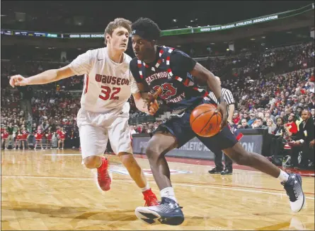  ?? [BARBARA J. PERENIC/DISPATCH] ?? Tariq Brown of Eastmoor Academy is guarded by Brooks Gype of Wauseon at Value City Arena.