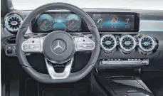  ?? FOTO: DAIMLER AG ?? Klassisch, aber digital: Diese Rundinstru­mente werden in einer Mercedes A- Klasse digital auf einem Bildschirm dargestell­t.