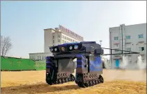  ?? WU JIA / FOR CHINA DAILY ?? China’s first automatic-driving farm spraying vehicle undergoes its final trial in Taigu on March 8.