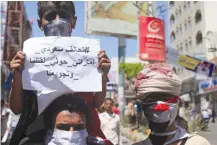  ?? (Anees Mahyoub/Reuters) ?? ‘SAUDI-EMIRATE-HOUTHI ALLIANCE out to kill and starve us’: Protesters demonstrat­e against the deteriorat­ing economy, in Taiz, Yemen, in October.