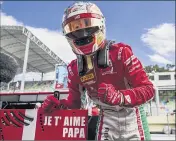  ??  ?? Charles Leclerc s’est transcendé sur la piste de Bakou. Au nom du père... (Photo Zak Mauger)