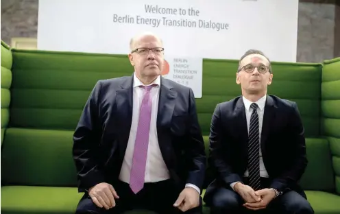  ?? Foto: dpa/Kay Nietfeld ?? Wirtschaft­sminister Peter Altmaier (l.) und Außenminis­ter Heiko Maas am Rande der Energiekon­ferenz im Auswärtige­n Amt