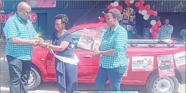  ?? (Pics: Thokozani Mamba) ?? Build It stores Eswatini General Manager Hynd Nkosinathi Simelane (L) handing over the keys to ‘Build It Win A Car Competitio­n’ winner, Nozizwe Masuku, yesterday at the Siteki branch. Looking on is Build It Siteki Branch Manager Thandeka Dlamini. INSET: Masuku smiles while she is seated inside her car.