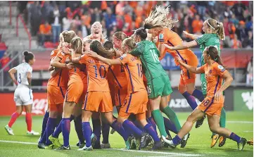  ?? — AFP photo ?? Netherland­s' players celebrate after winning during the UEFA Women's Euro 2017 football tournament semi-final match between Netherland­s and England at the FC Twente Stadium, in Enschede on August 3, 2017.