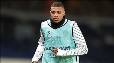  ??  ?? Les clubs français, dont le PSG de Mbappé, vont progressiv­ement reprendre le chemin de l’entraîneme­nt au mois de juin.