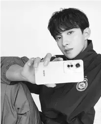  ?? ?? DK of Bss (SEVENTEEN) is one of the global Korean stars hyping OPPO.