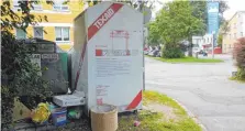  ?? FOTO: PRIVAT ?? Hinter den Altglas- und Altkleider­containern an der Liptinger Straße wird seit Jahren Müll wild abgelagert.