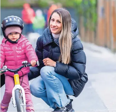  ?? KLZ/HANSCHITZ (4) ?? Familienze­it bei Stefan Hierländer, Tochter Marie und Frau Sabrina