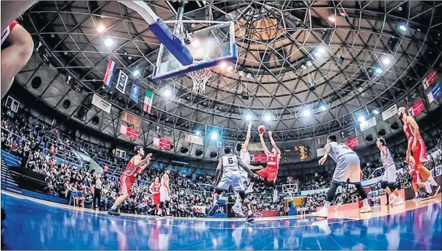  ??  ?? UN FUTURO COMPLICADO. Croacia cayó ante Italia el domingo en el Drazen Petrovic de Zagreb (64-80) y sumó su segunda derrota en las Ventanas.