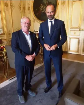  ?? (Photo DR/Facebook Marc Vuillemot) ?? Marc Vuillemot (à gauche), a échangé hier, durant près d’une heure, avec Edouard Philippe. Le maire de La Seyne a pu aborder, avec le Premier ministre, les réponses à apporter à la « situation gravissime » que connaît la ville.