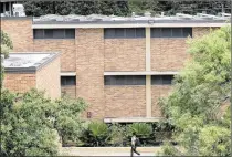  ?? LAURA SKELDING
/ AMERICAN
STATESMAN ?? Solar panels cover the rooftop of the BeardBurro­wes men’s residence hall on the HustonTill­otson University campus. Using solar power will cut carbon emissions and reduce pollution, officials say.