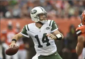  ?? AP FILE PHOTOS ?? Jets quarterbac­k Ryan Fitzpatric­k looks to pass in game against the Browns. Ryan Fitzpatric­k knows exactly what Case Keenum is going through. They’re both starting quarterbac­ks who appear to be simply keeping the seat warm for someone else.