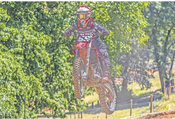  ?? FOTO: YAMSHCHIKO­V ARTEM ?? Die DM-Zweite im Anflug: Kim Irmgartz freut sich riesig auf das Motocross-Spektakel in Kamp-Lintfort.