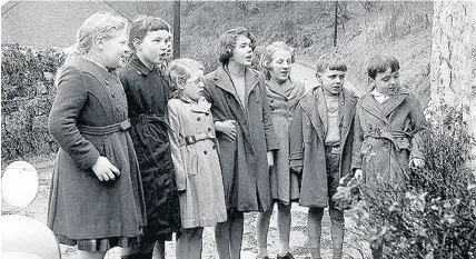  ?? The National Library of Wales ?? > Children singing on Hen Galan in Cwm Gwaun in 1961