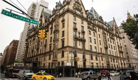  ?? ANDREW BURTON/GETTY IMAGES ?? John Lennon, Yoko Ono, Judy Garland, Leonard Bernstein, Boris Karloff, Paul Simon and Lauren Bacall are among the celebritie­s associated with New York City’s famed Dakota apartment building, which is the setting for the new novel The Dakota Winters.